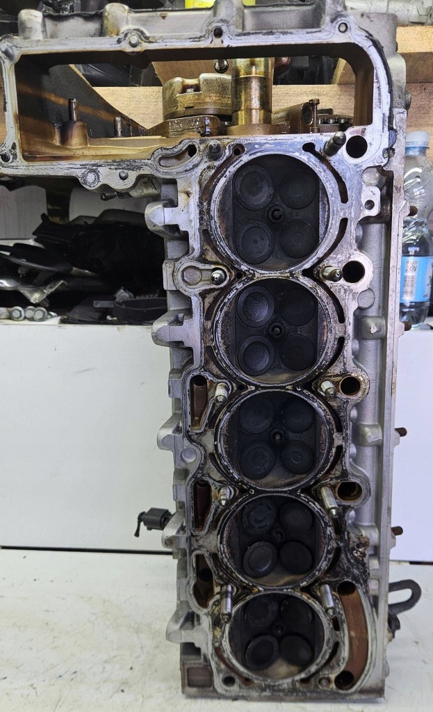 Vw passat b7 америка 2.5b jetta beetle головка двигуна 07k103373d Недорого