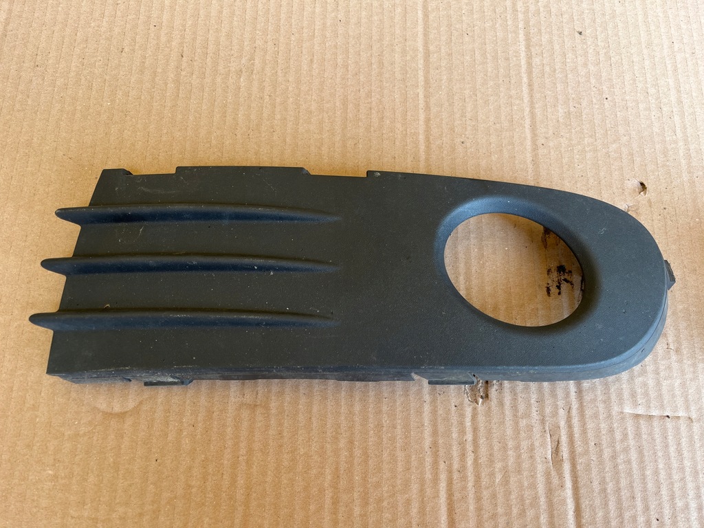 фото №1, Volvo s40 заглушка ліва бампера протитуманної фари 30657007