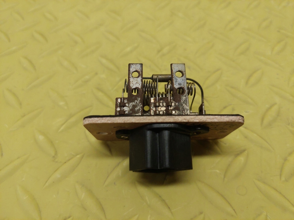 фото №3, Mazda tribute резистор вентилятор