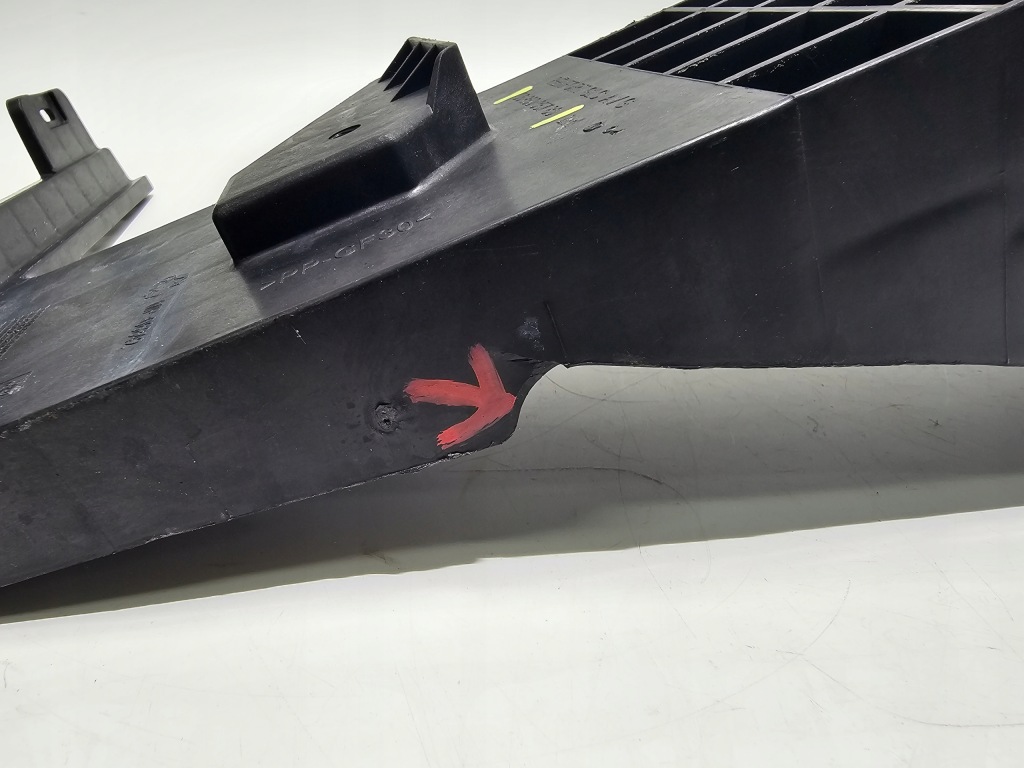 фото №8, Напрямна бампера лівий задня peugeot 3008 i 09-16 #4120