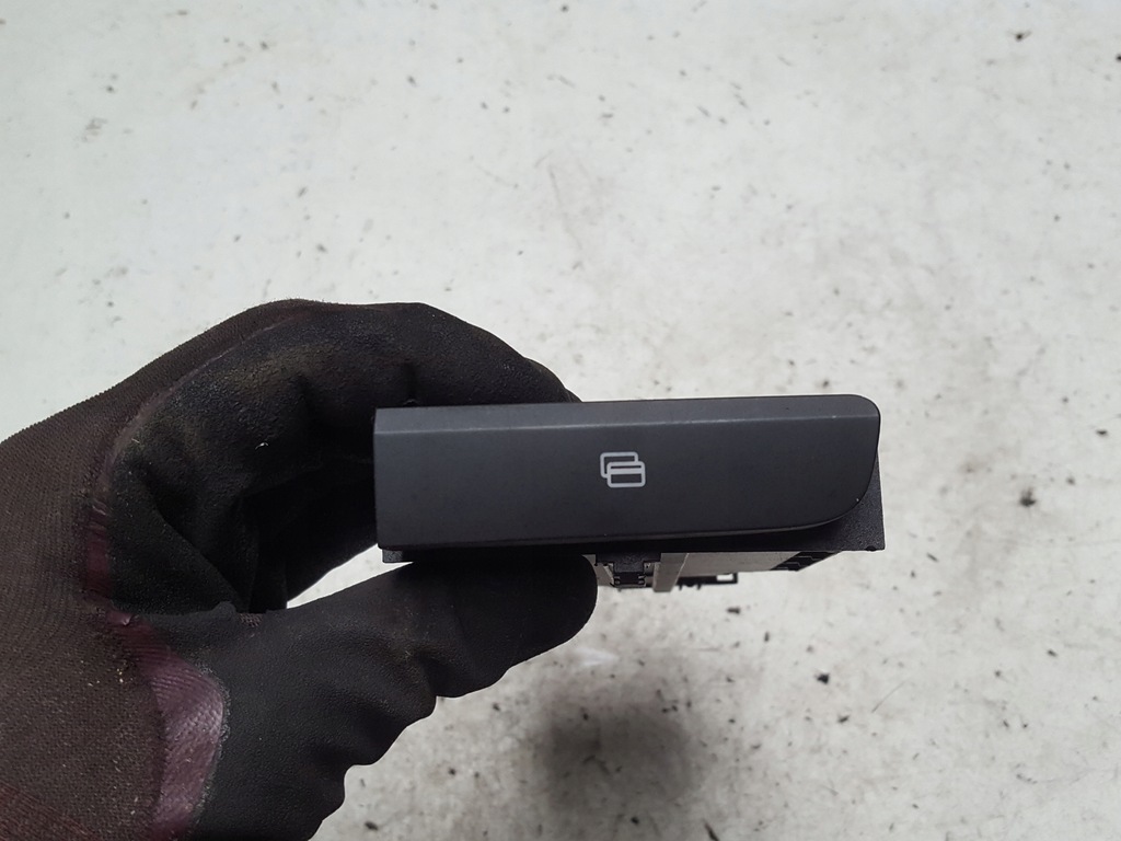 фото №1, Audi a3 8p lift 08-12r бардачок ящик