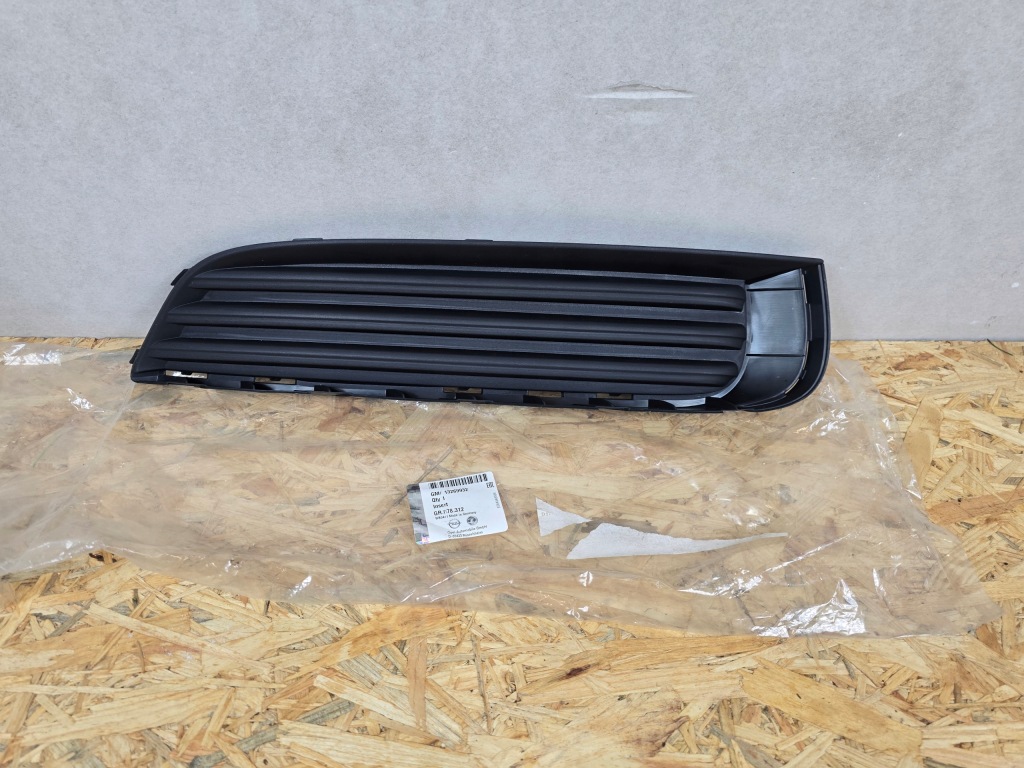 Купить Opel insignia a правая решётка бампера przó передняя