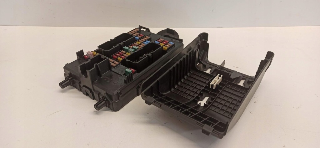 Volvo v60 cc коробка запобіжників 31494567 31682732 Недорого