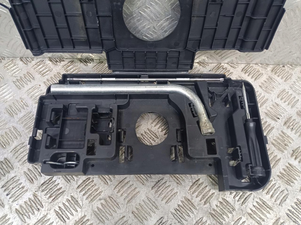 фото №6, Audi a5 8t набор ремонтный бардачок инструменты 8t8813685a