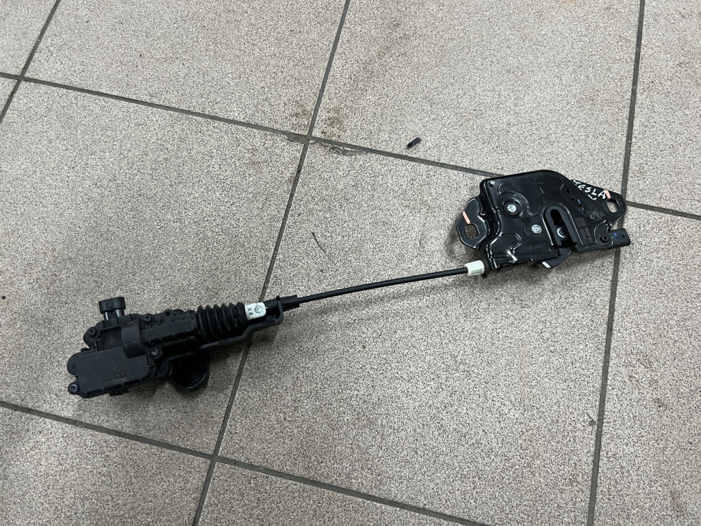 Купити Замок капот засувка tesla model 3 y 1500397-00-f оригінал