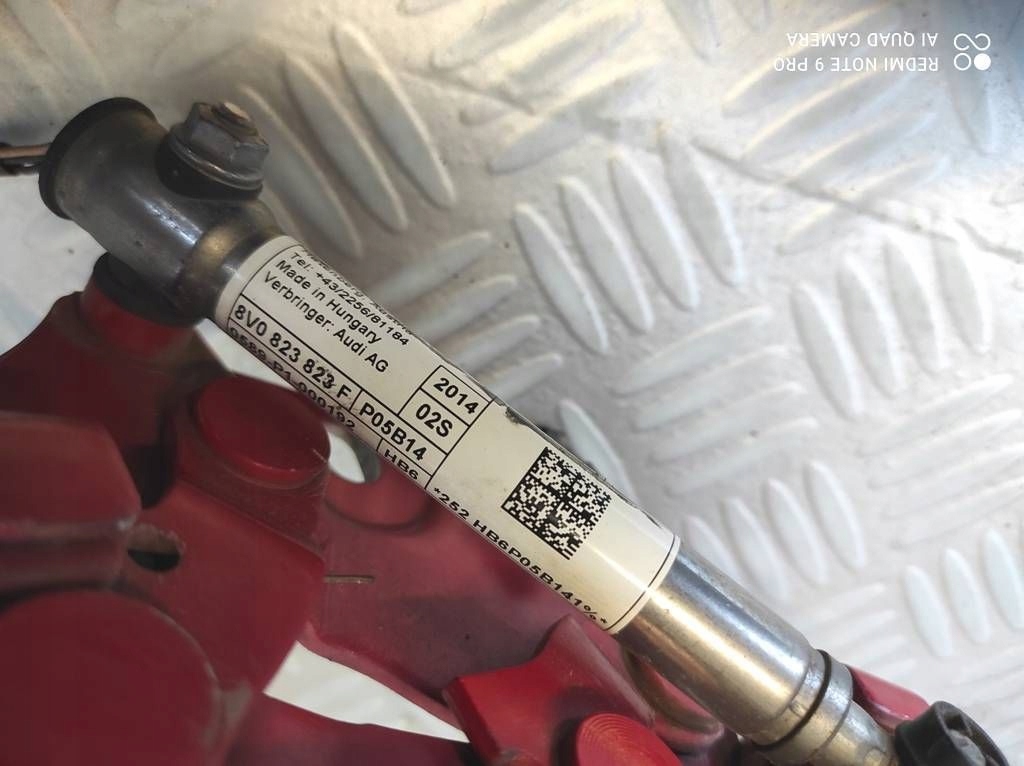 фото №8, Audi a3 8v 8v0 петли капот левый правый патроны петли цвет красный kpl