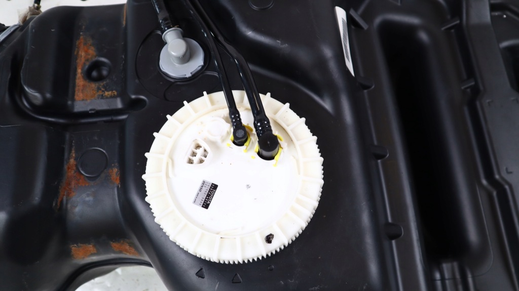 фото №7, Toyota land cruiser 200 4.5 v8 08- бак топлива 77111-0ba00, 77010-60171