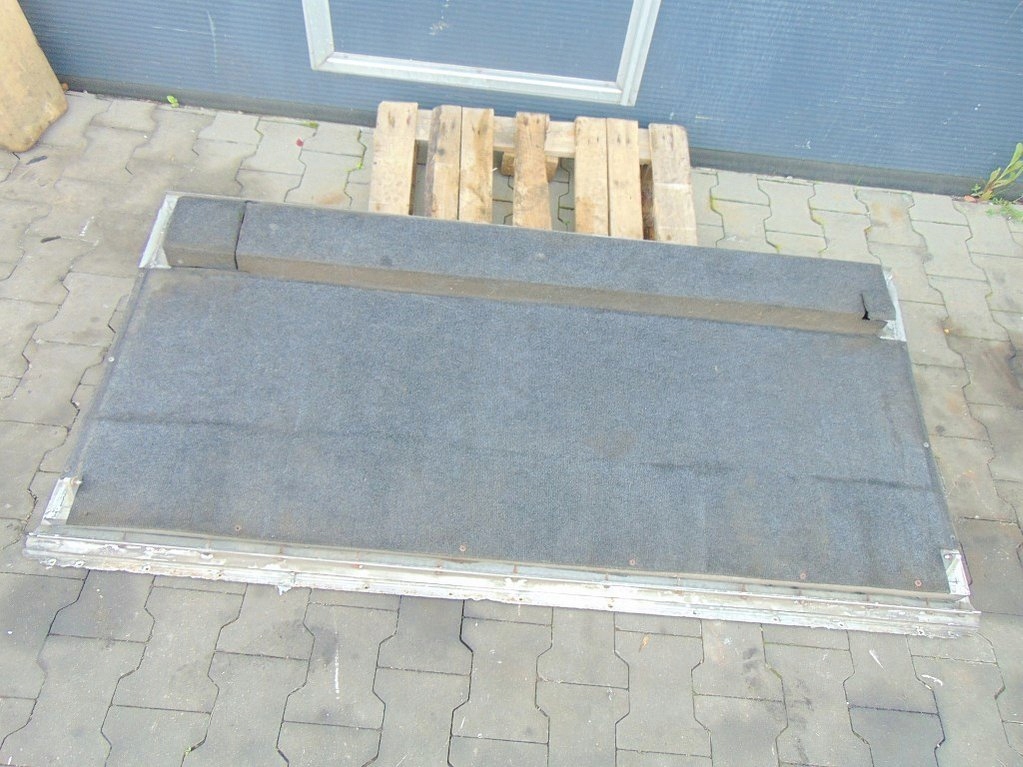 фото №6, Mercedes vario atego 4.2 крышка багажника боковая бардачка