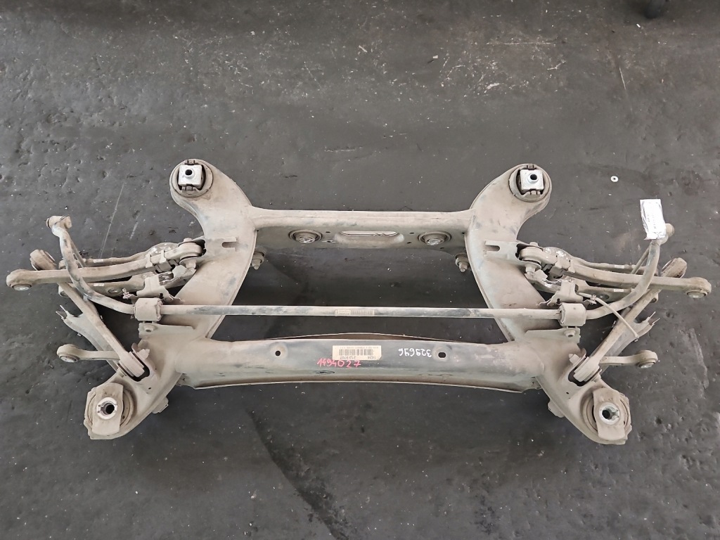 Купить Задняя балка рычаги комплект  mercedes w213 kombi