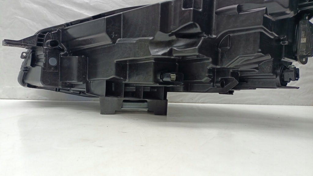 Фара передняя правый  full led ford kuga 3 -19r lv4b-13e016-ah valeo в Украине