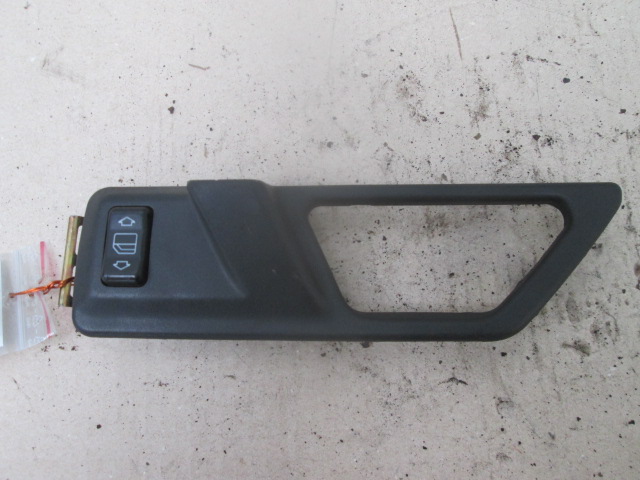 фото №1, Mercedes w124 кнопка выключатель стекло задняя левый рамка