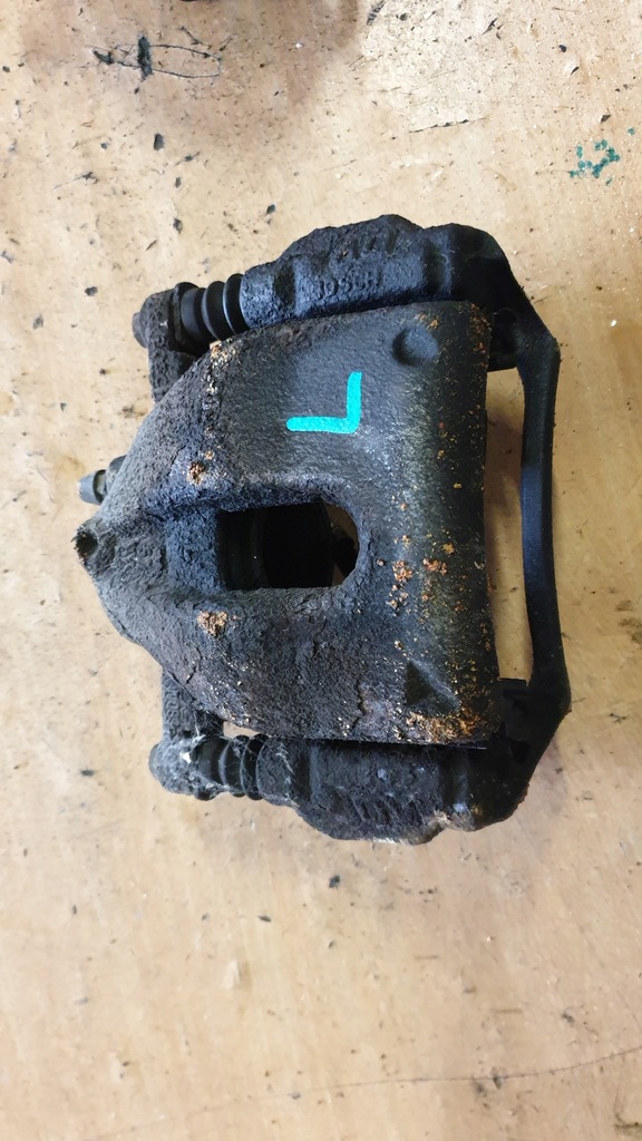 фото №1, Toyota auris i суппорт левый перед 1.4 d4d