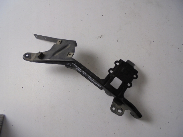 фото №1, Кронштейн крыла левый перед porsche panamera 4s 970 2010 rok