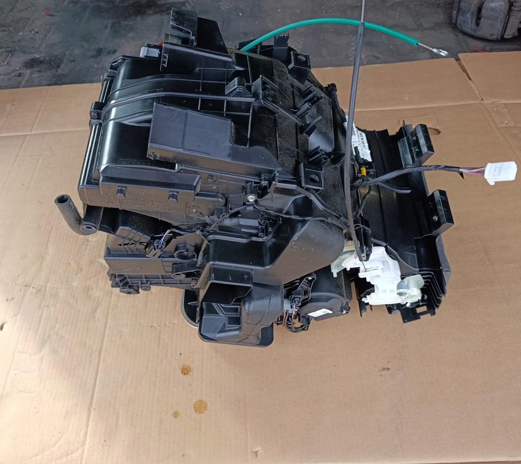 Купити Renault clio v 5 обігрівач європа 272703755r