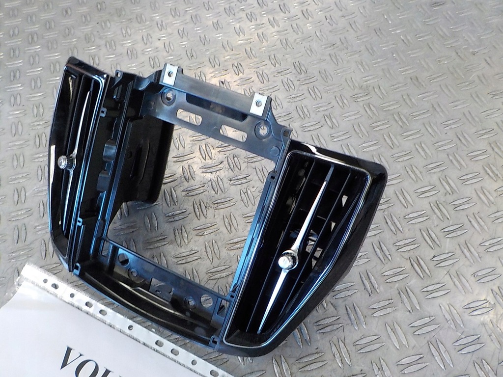 фото №4, Volvo xc60 ii 17-21 рамка радіо впуск повітря