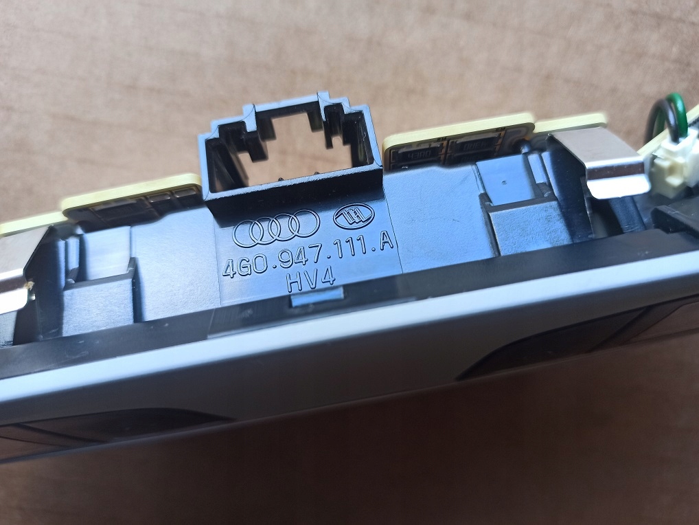 фото №5, Audi a7 лампа освещение салона кабины задняя led 2015-2018r 4g0947111a