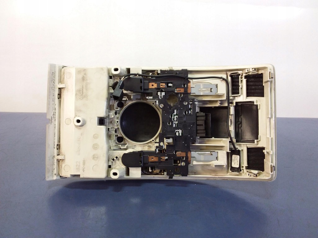 фото №2, Audi a6 c6 лампа внутренняя потолочный