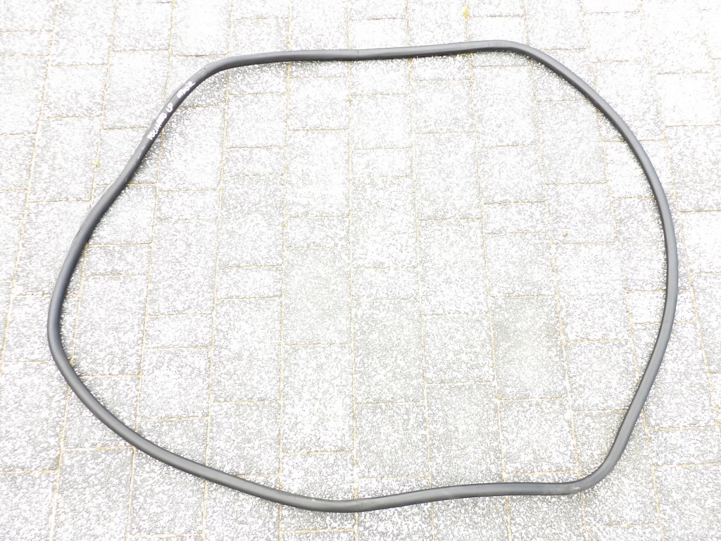 фото №1, Touareg 7l прокладка кузовная левый перед