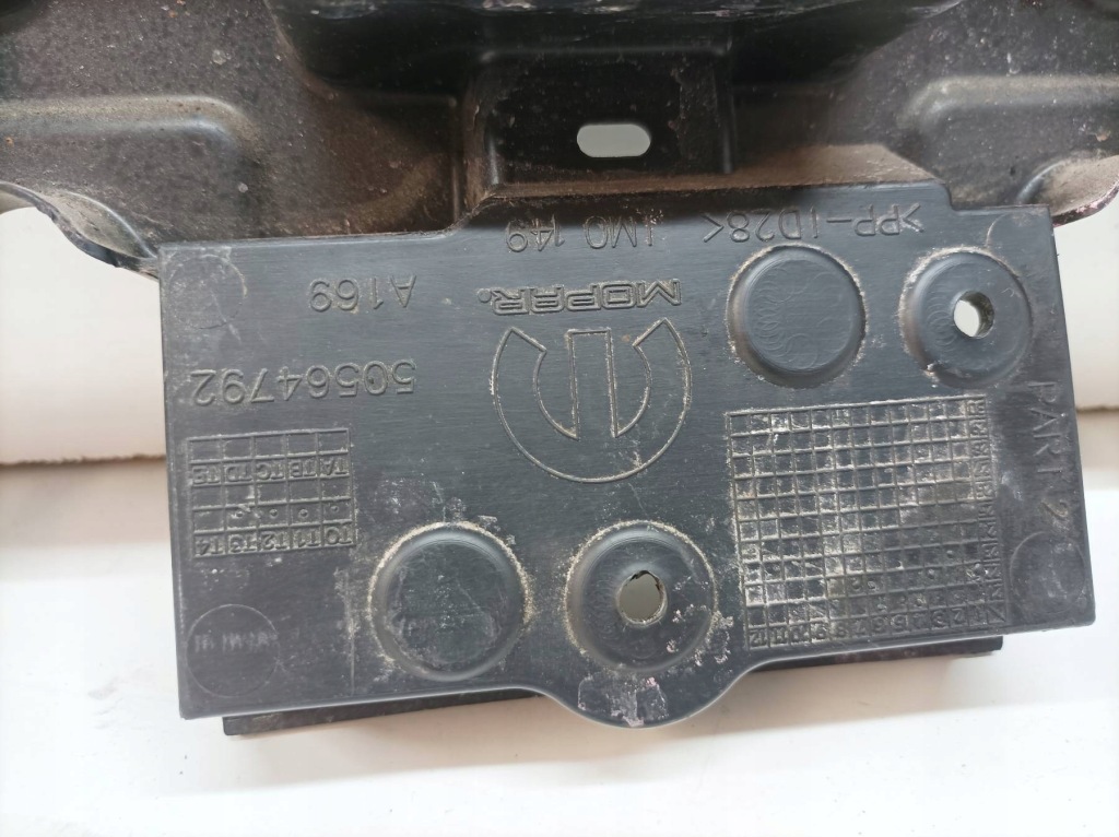 Кронштейн  бампера задні 50564792 alfa romeo tonale 1 2022- Доставка