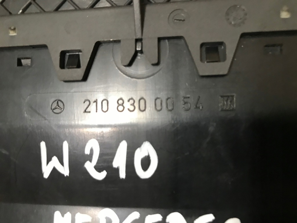 фото №6, Mercedes решётка средняя обдув a2108300054