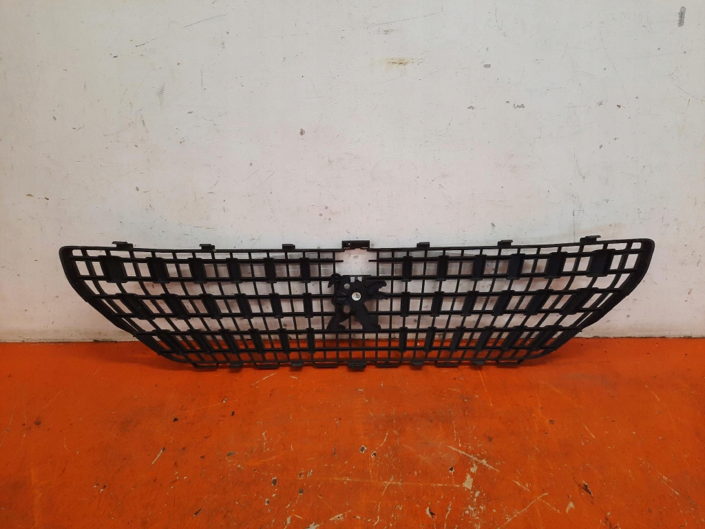 Купити Решітка радіатора решітка  радіатора peugeot 3008 5008 aa37794254