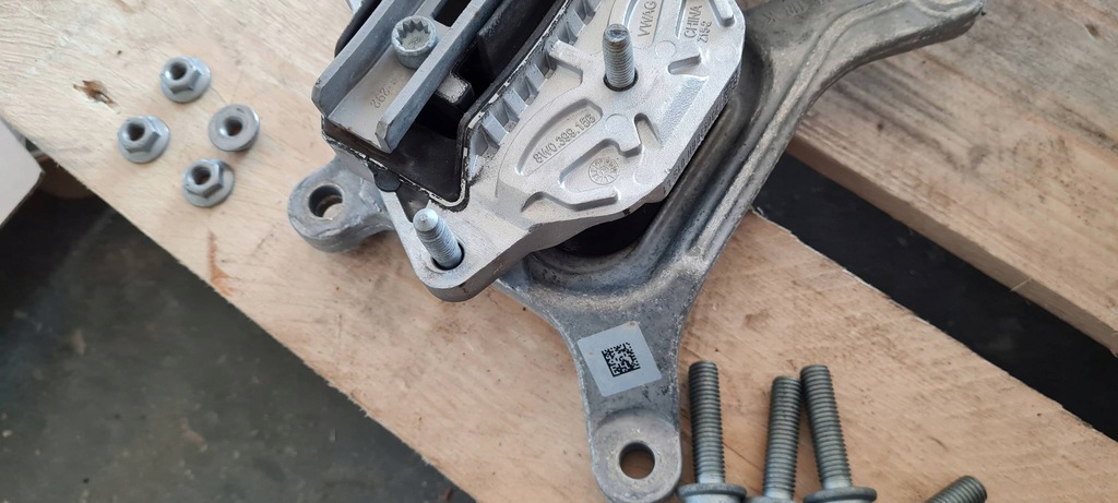 фото №8, Sq8 4m rsq8 q8 кронштейн кронштейн коробки передач 4.0 tfsi 4m0399262c sq7 4m q7