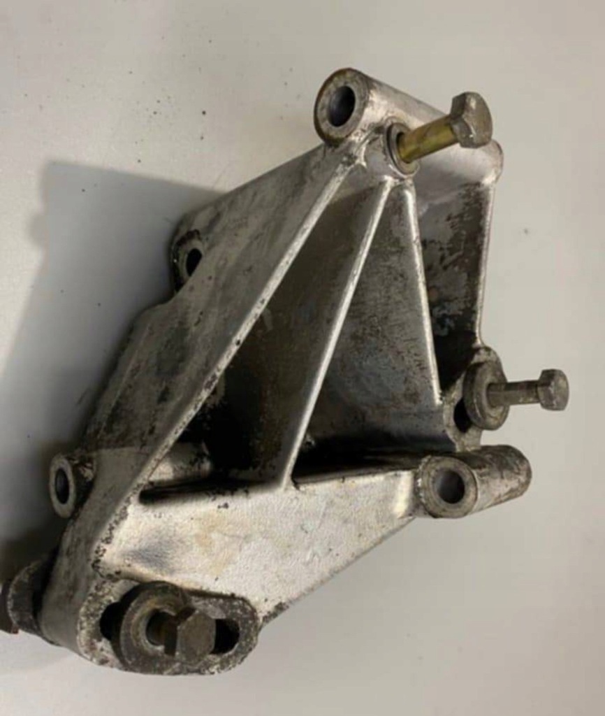 Mercedes-benz w123 1983 кронштейн насоса усилителя в Украине