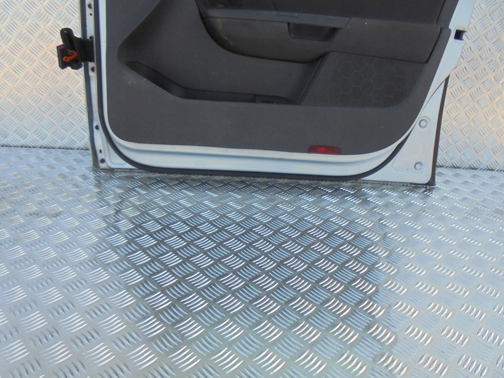 фото №9, 10. двері правий перед vw jetta v golf v kombi la7w