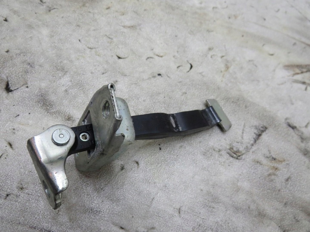 фото №1, Обмежувач двері лівий задня outlander iii