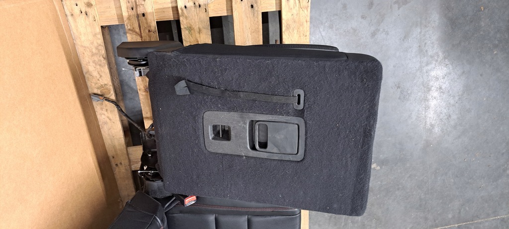 фото №4, Dodge durango r/t 16-21 заднє сидіння сидіння czarna шкіра czerwona nić 3 ряд