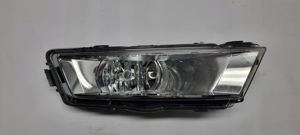 фото №1, Противотуманная фара правый skoda rapid 5ja941700 lekko uszkodz