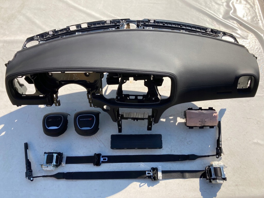 фото №1, Dodge charger панель приладів панель приладів консоль подушки безпеки ремені