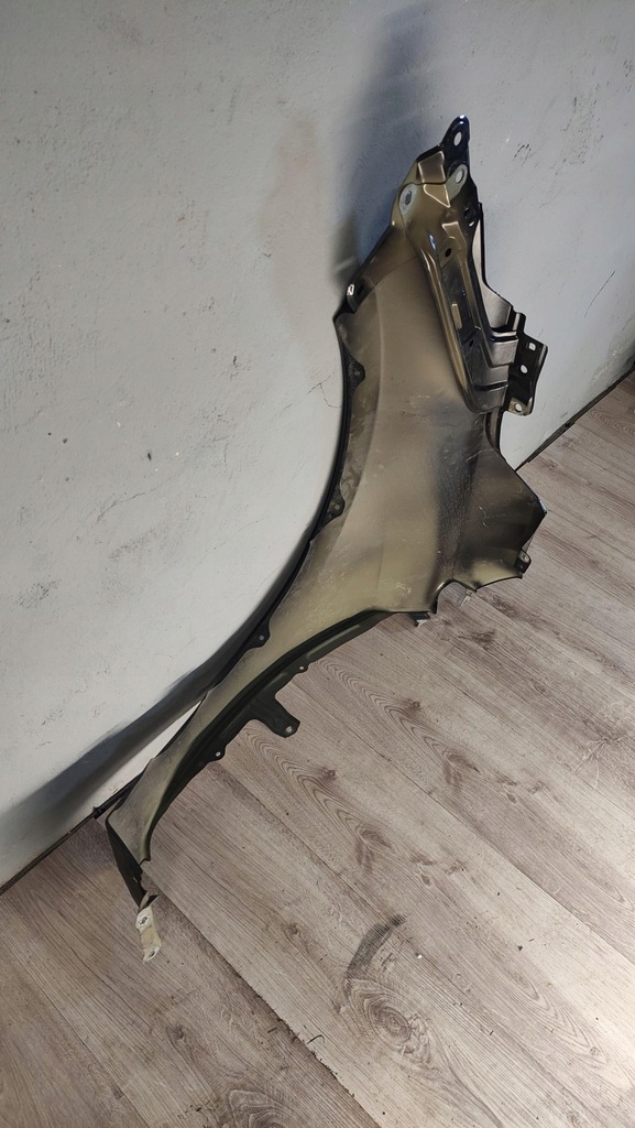 фото №8, Toyota corolla e16 крыло правый перед