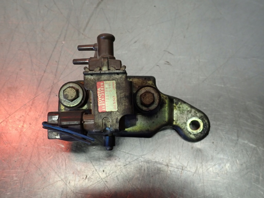 фото №3, Клапан вакуумa toyota corolla e12