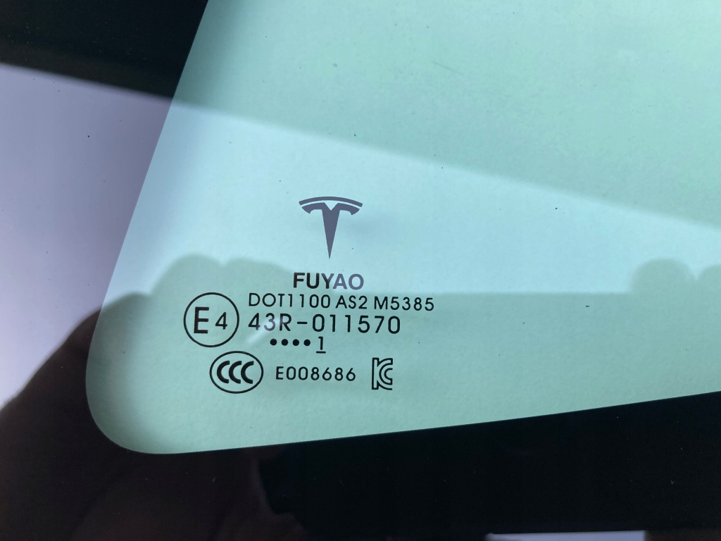 Стекло кузовная левая tesla 3 в Украине