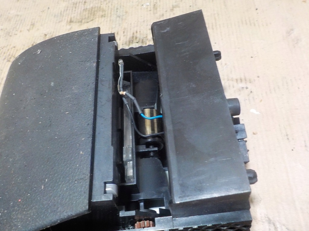 фото №5, Audi a2 попільничка 8z0857951