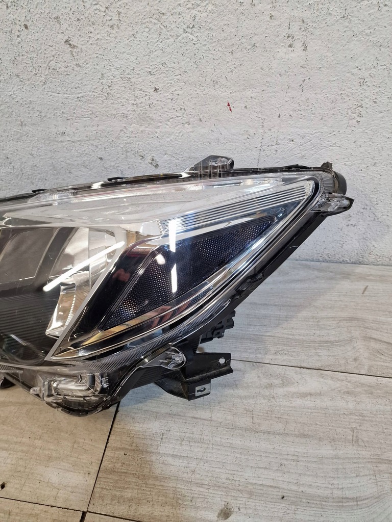 фото №4, Mitsubishi space star фара левый лампа левая 8301d445