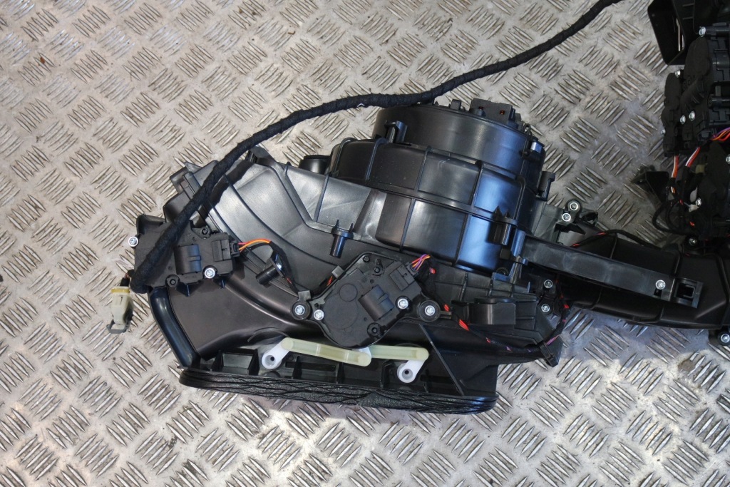 Комплектная отопитель ferrari portofino 887149 1 2 3 Недорого