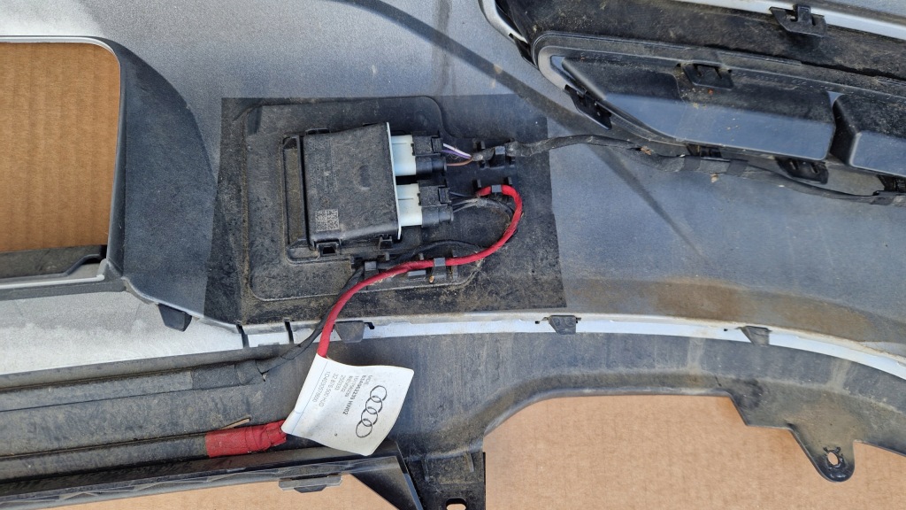 Бампер audi q3 lift 83a w колір ls9r pdcx4 bez фарбування ideał Недорого