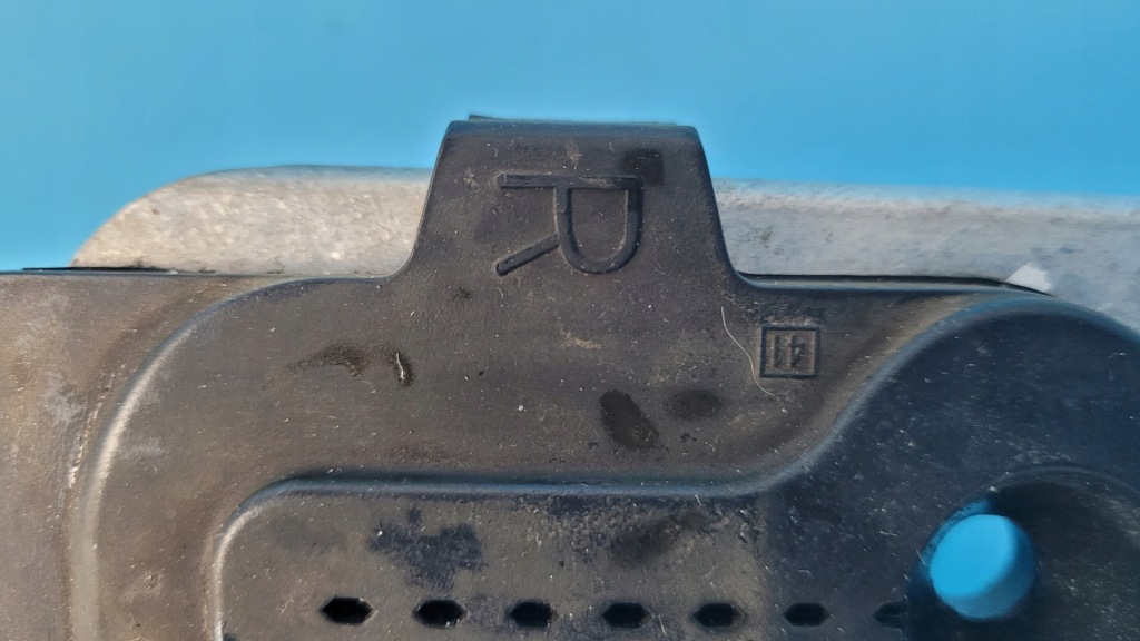 Mercedes eqe 350+ 23r кронштейн кронштейн радіатора праве a0995013500 в Україні