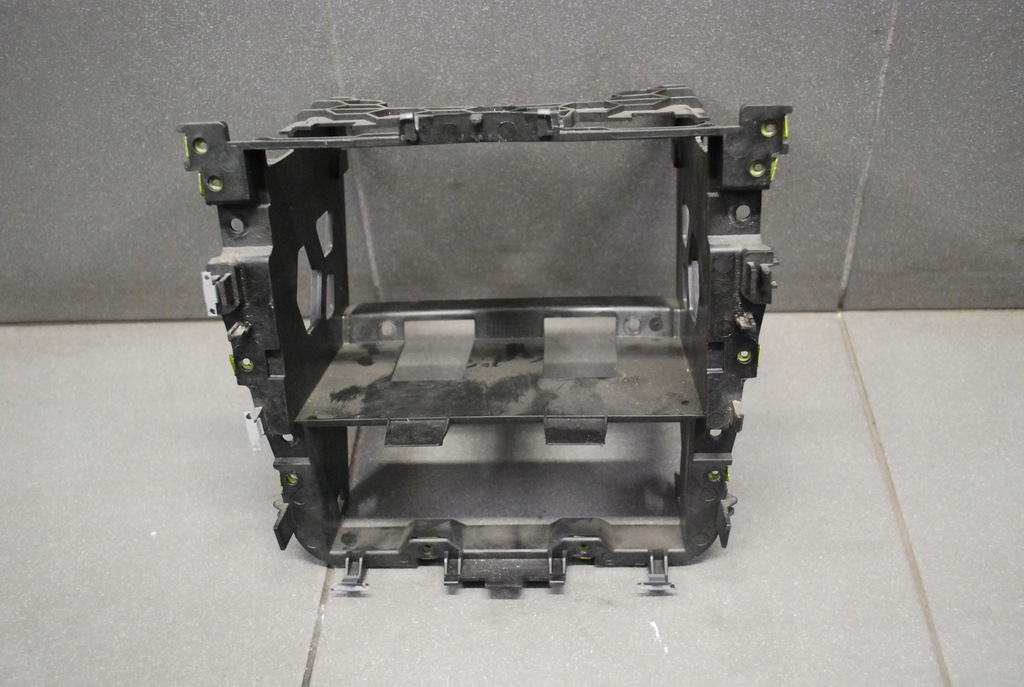 фото №1, Рамка корзина радио vw golf v 1k0858005c