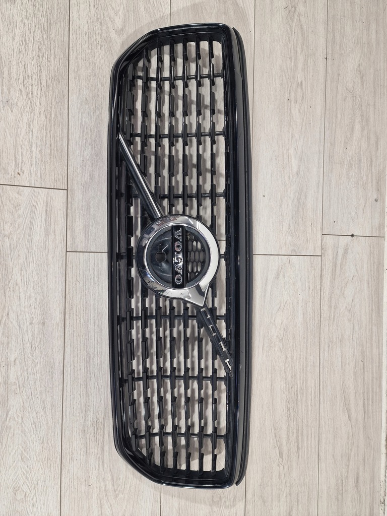 фото №1, Решётка радиатора решётка радиатора volvo v316 xc40 17- камера r-design