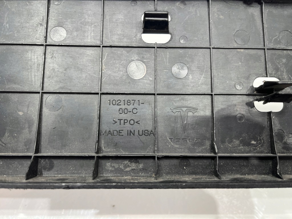 фото №8, Tesla model s 12- рамка підкладка pod номерний знак реєстраційна 1021871-00-c