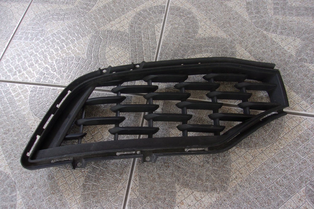 Купити Ghibli lift 18- решітка бампера ліва перед