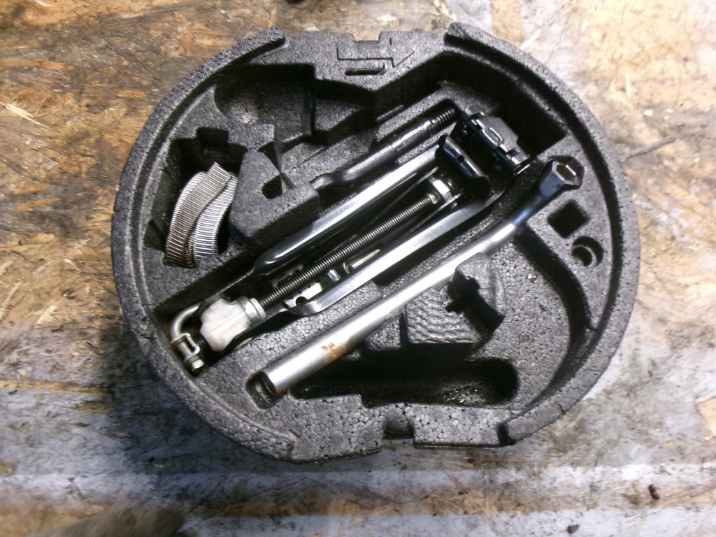 фото №1, Skoda octavia ii домкрат ключ hak вкладиш комплект