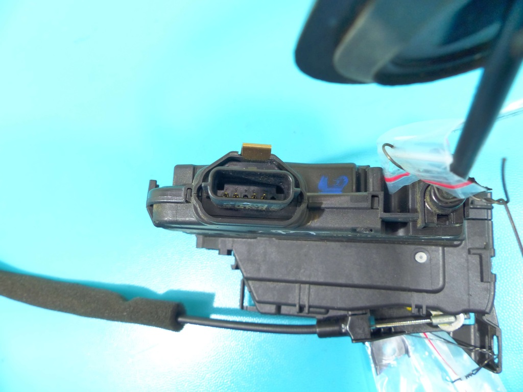 фото №8, Замок задняя правый 4 pin renault captur i 13-17