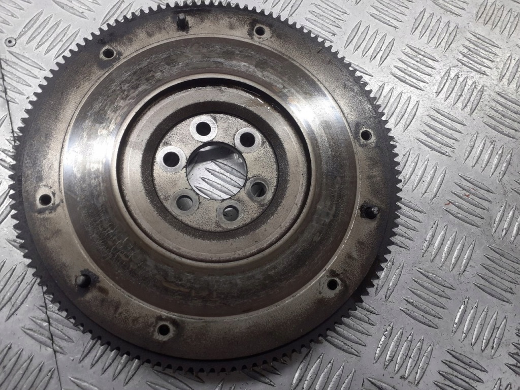 Колесо маховик vw polo iv 1.4 r030105271d Цена