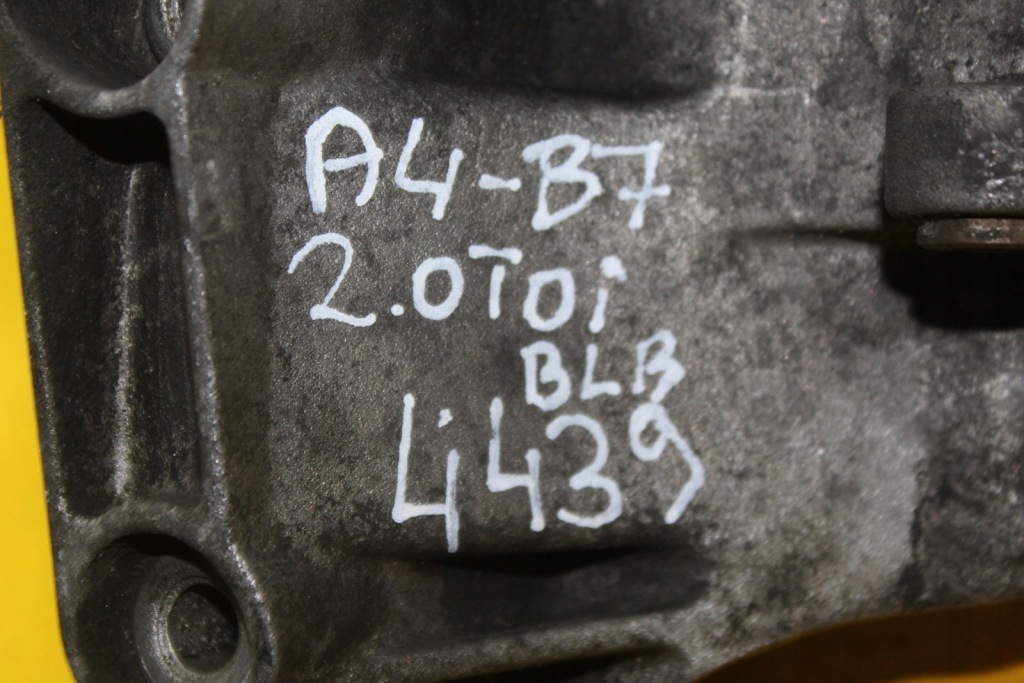 Кронштейн генератора 03g903143d blb a4 b7 2.0 tdi Киев