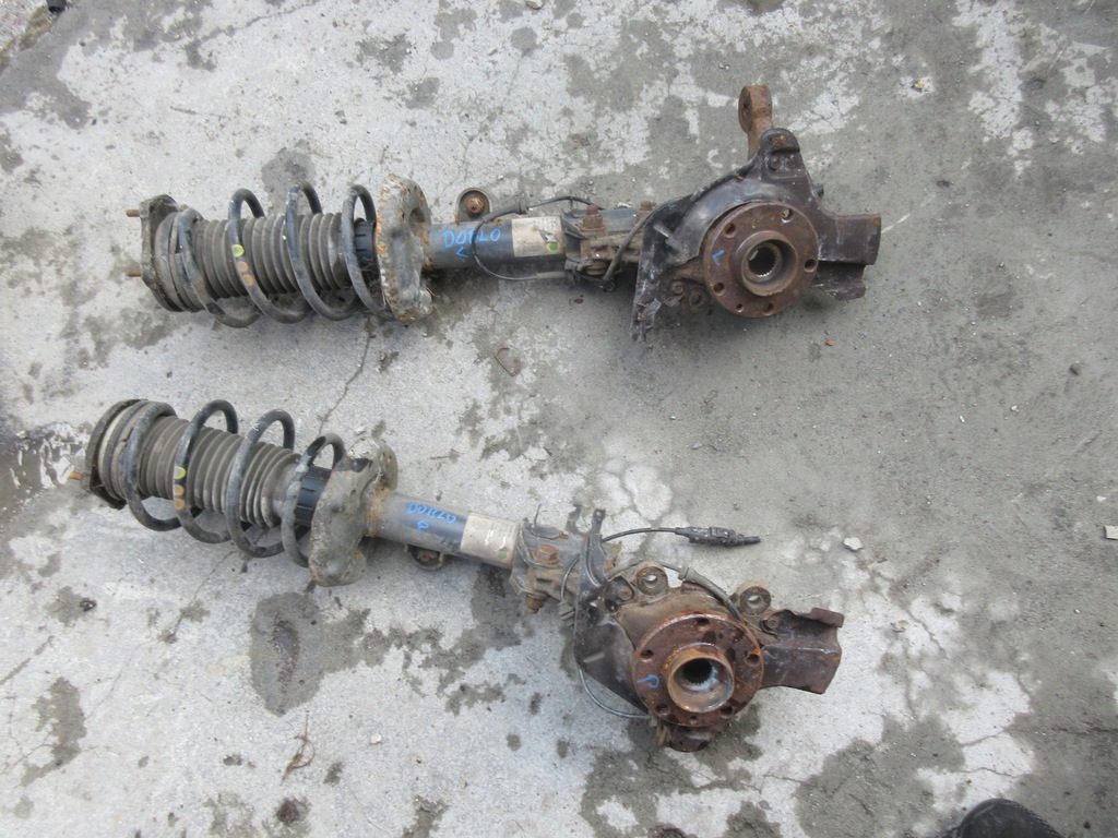 фото №1, Fiat doblo ii 2011 r. 1.4 поворотный кулак левая