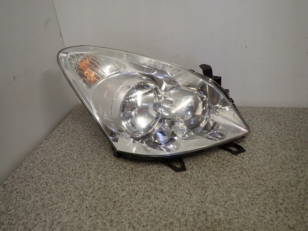 фото №1, Toyota corolla verso 07- лампа передня права lift